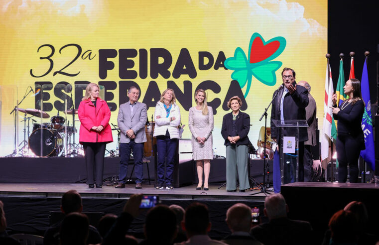 Governador em exercício de SC acompanha abertura da Feira da Esperança em Florianópolis