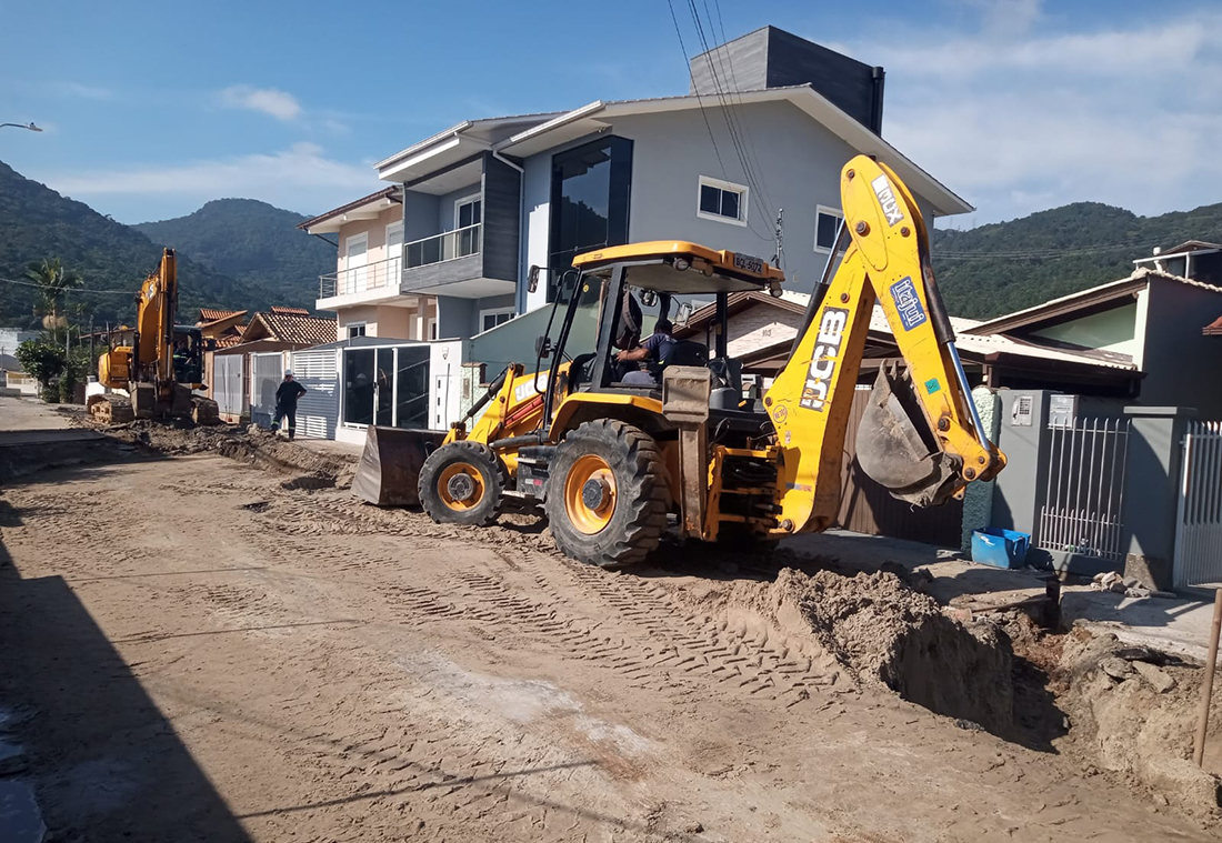 Casan inicia novos trechos de rede coletora nos bairros Monte Verde e Itacorubi em Florianópolis