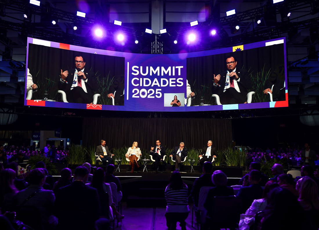 Governador em exercício participa da abertura do Summit Cidades 2025