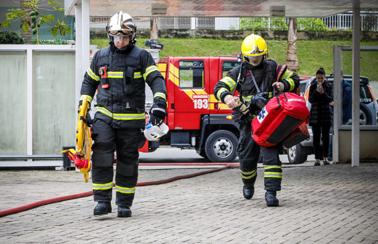 Em Blumenau,  Corpo de Bombeiros Militar realiza simulados de evacuação em escolas 